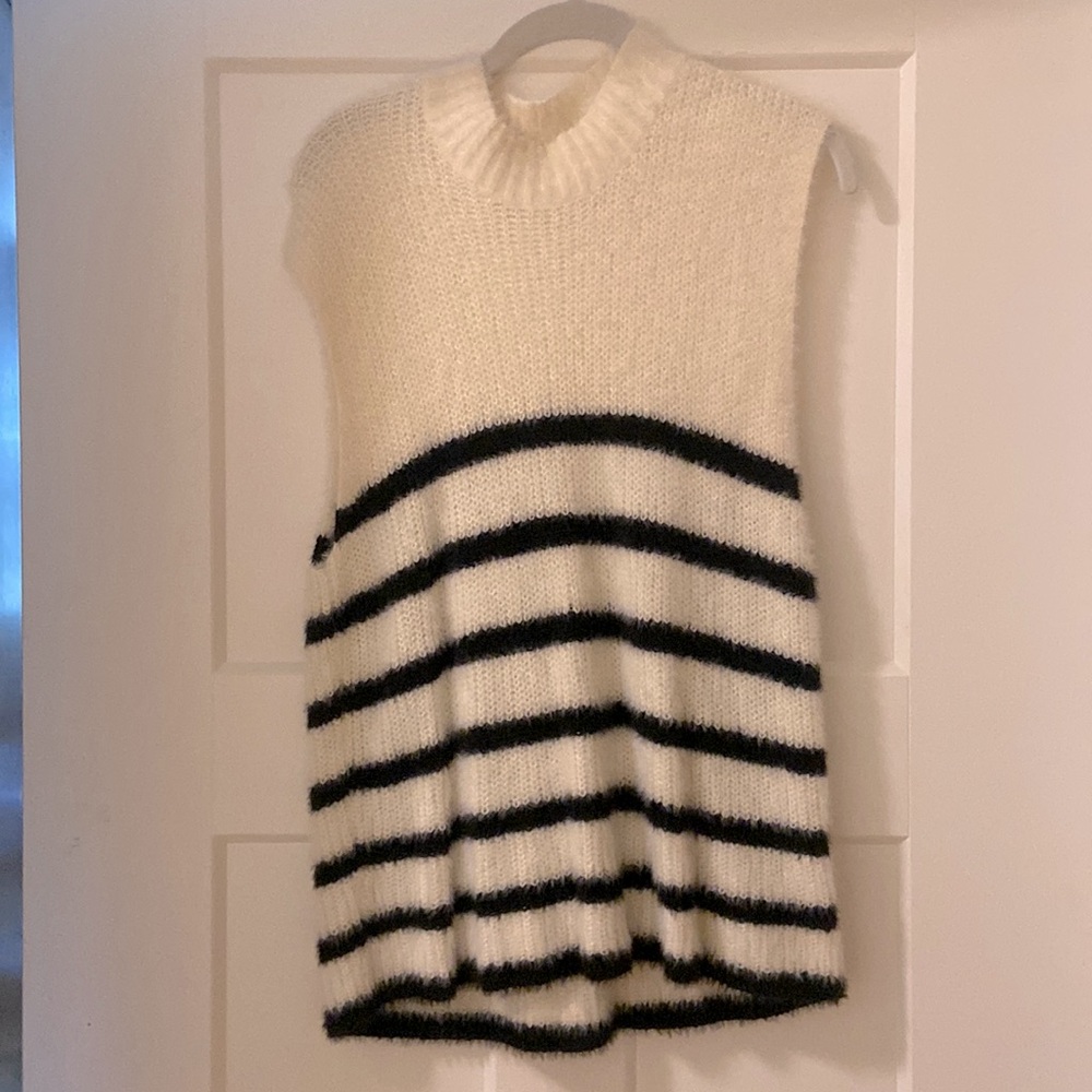 Old Navy mock neck striped sweater size large